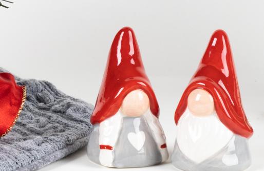Pair of gnomes that are salt 7 pepper shakers