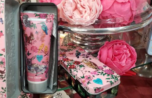 Table Decorated in Pink